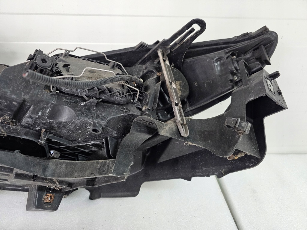 Фара передня правий renault megane 3 рестайлінг  led в Україні