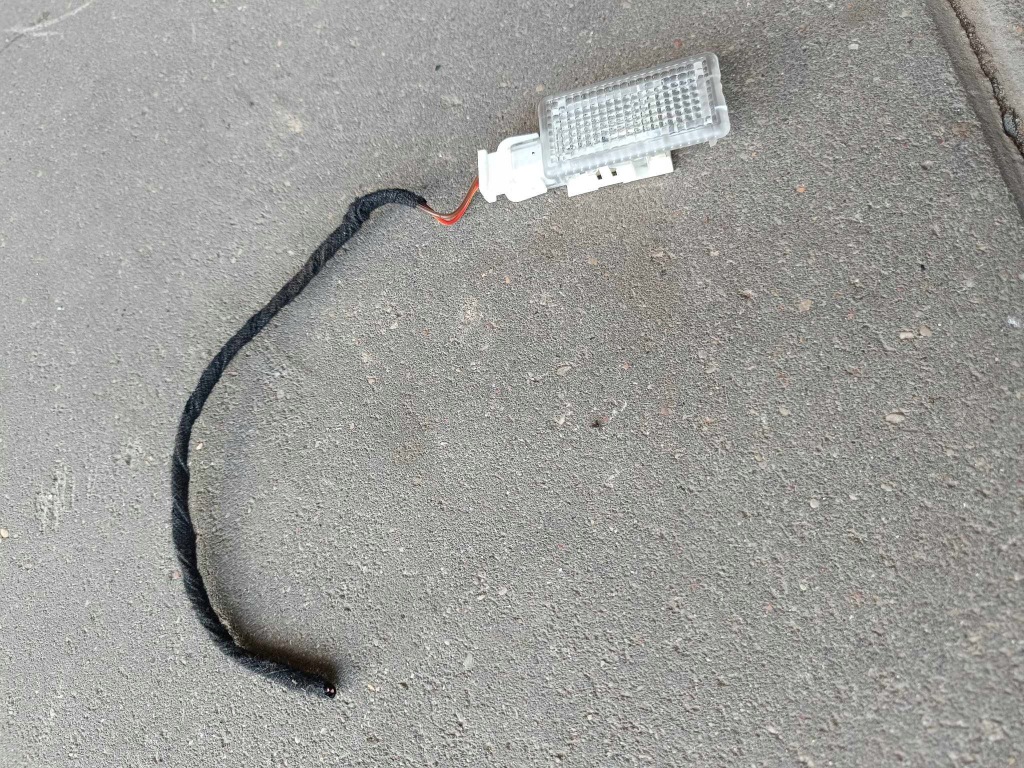 фото №1, Лампа освітлення салону кабіни audi a3 8p a4 b6 a8 d3 8e0947101