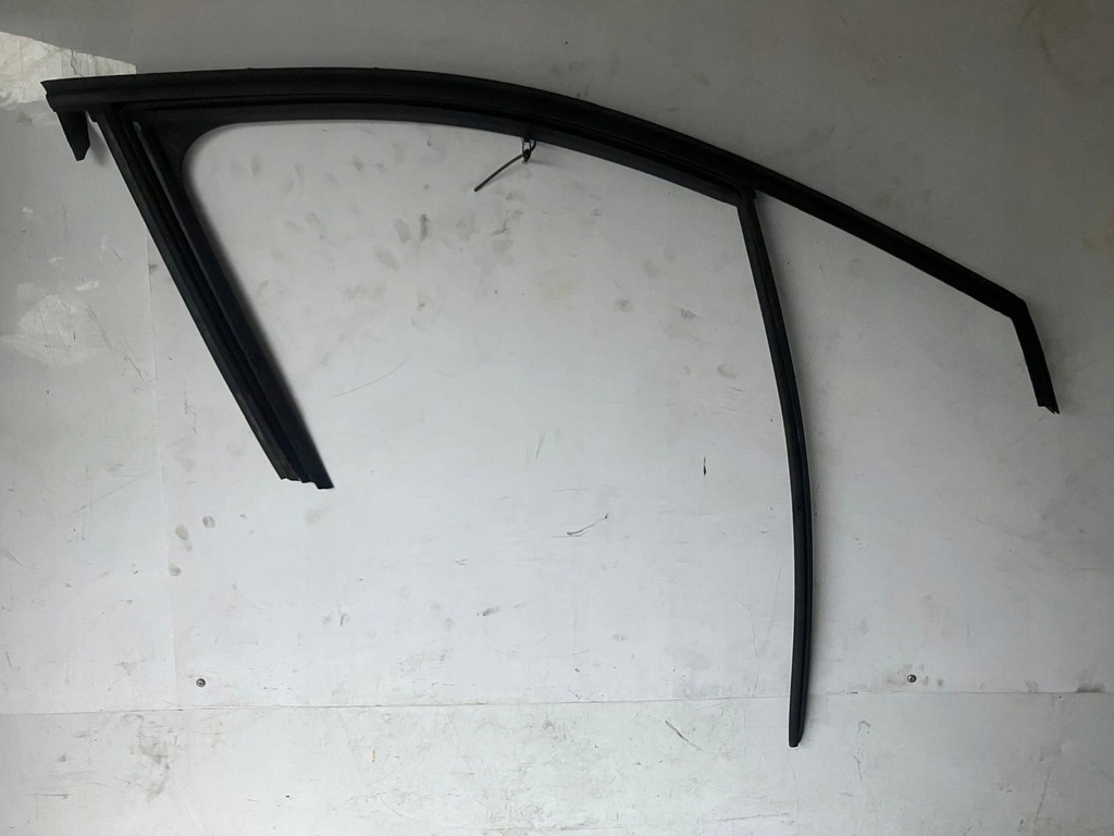 фото №1, Рамка прокладка дверь правый перед citroen c3 iii 9813201880