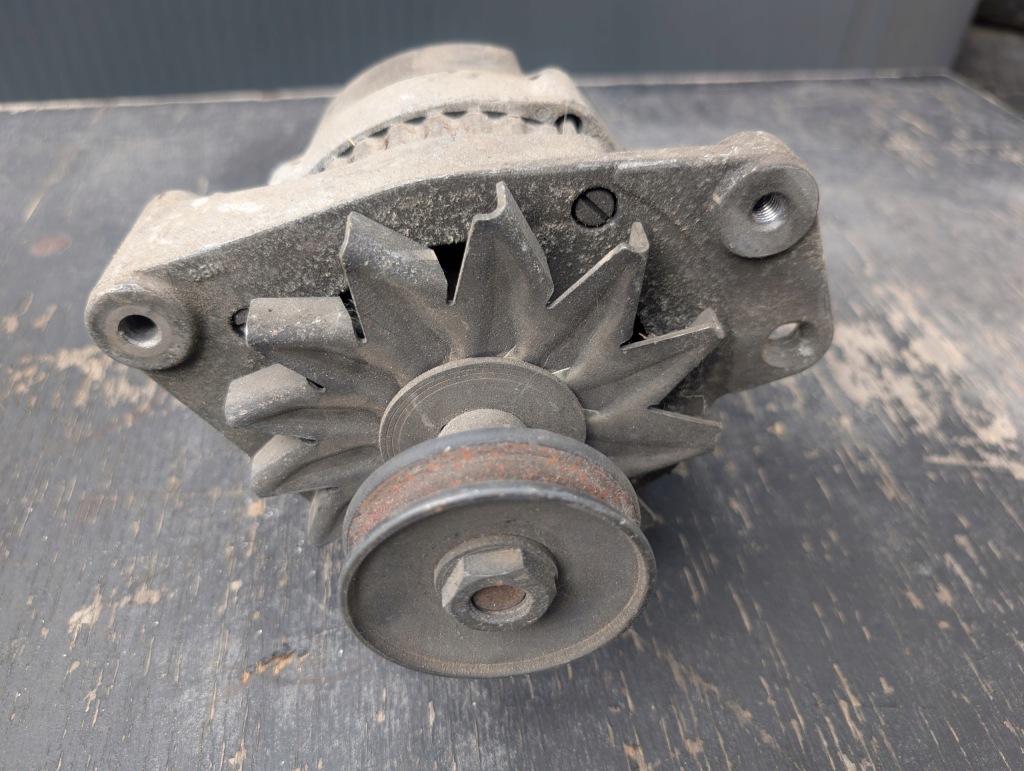 Генератор vw golf 1 cabrio 026909016e в Україні