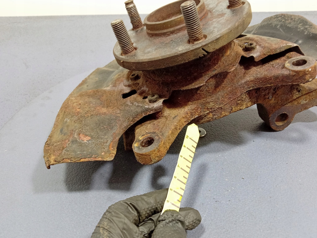 фото №7, Toyota sienna ii xl20 03- поворотний кулак перед права передня ступиця