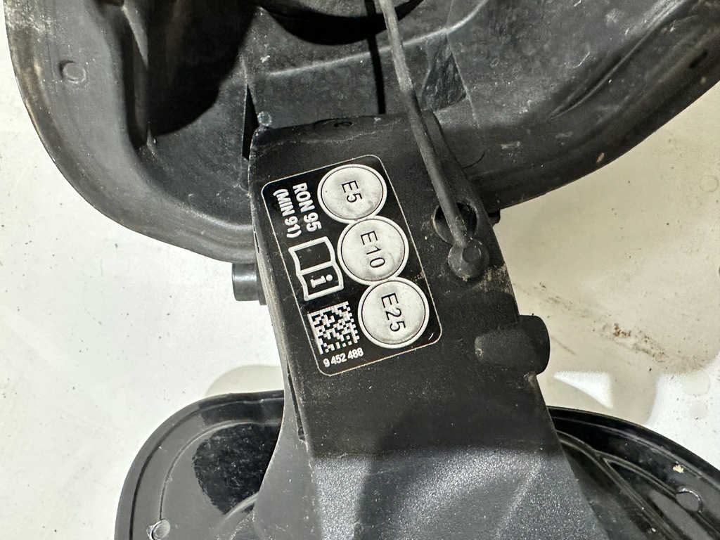 фото №4, Заливна горловина пального кришка bmw f40 кришка кришка заливна горловина бензин