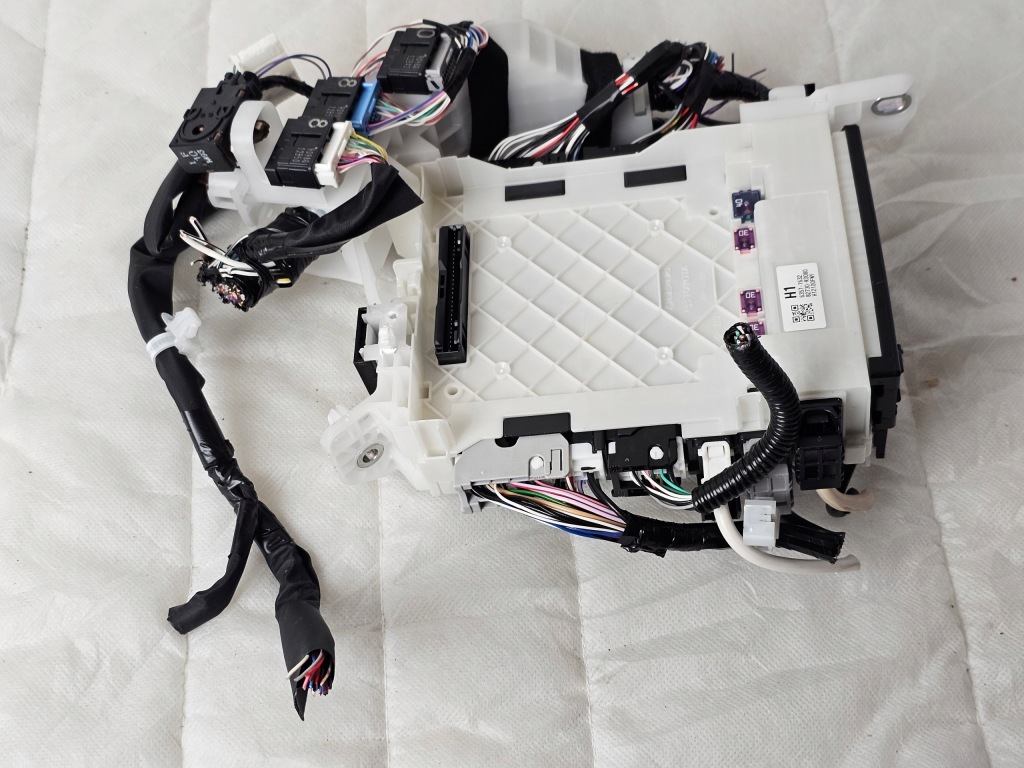 Купить Модуль bsi коробка предохранителей toyota yaris iv 82730-k0080