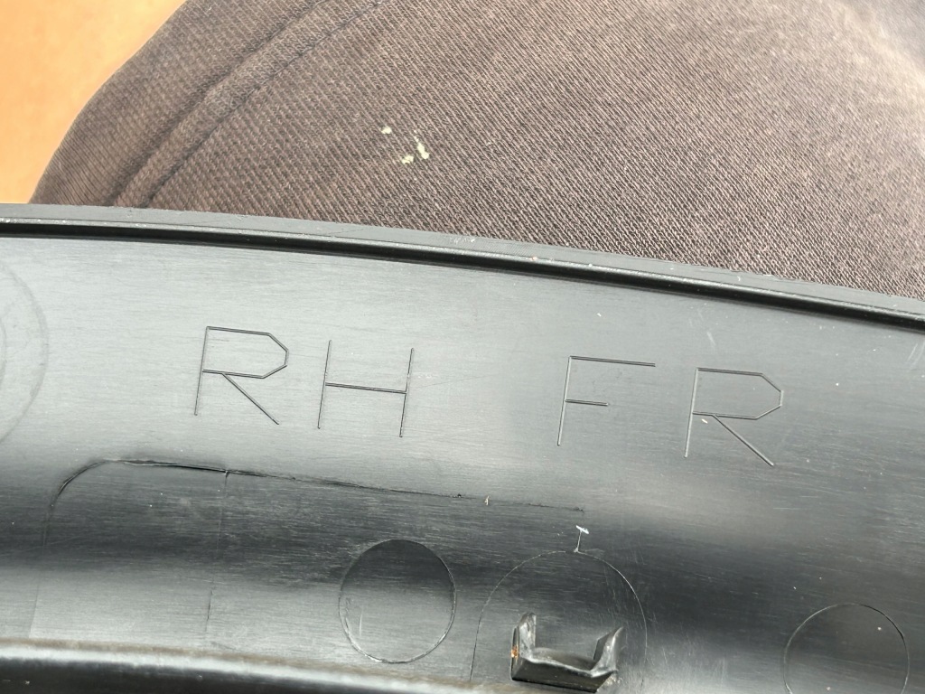 Nissan juke i f15 права молдинг крила перед передня в Україні