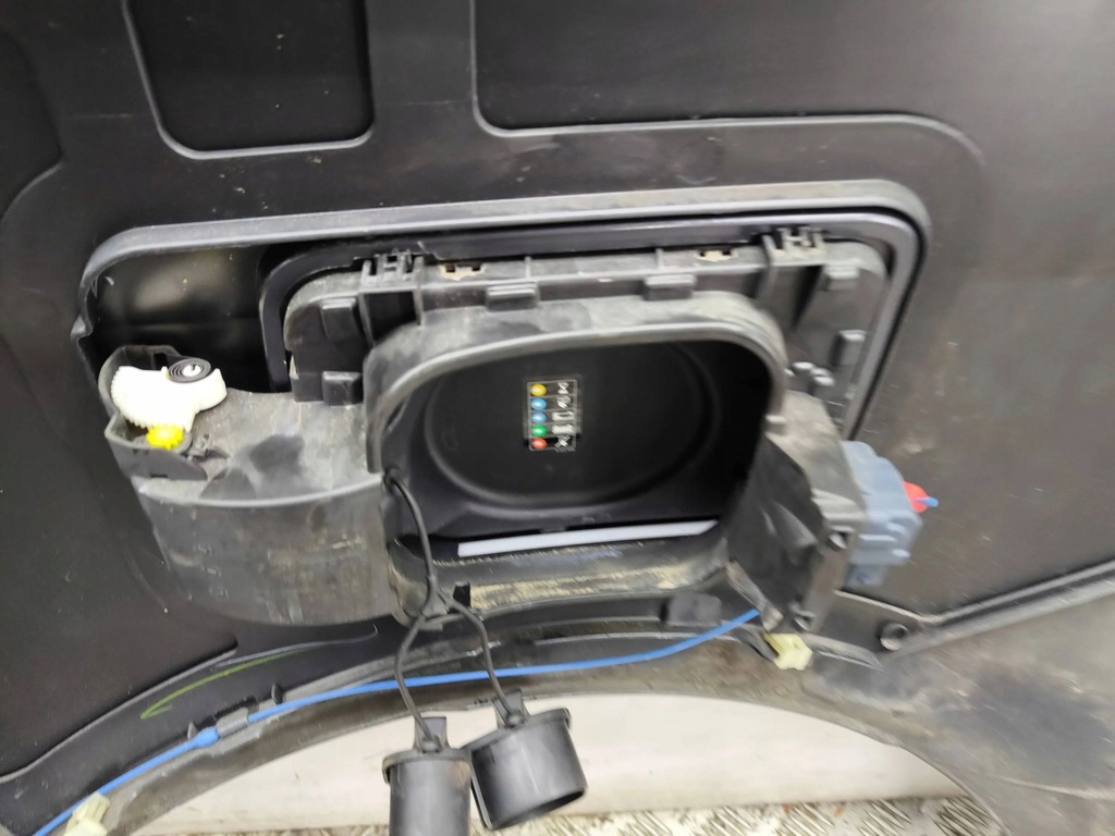 фото №9, Bmw i3 2017 правая сторона молдинг крыла заднего