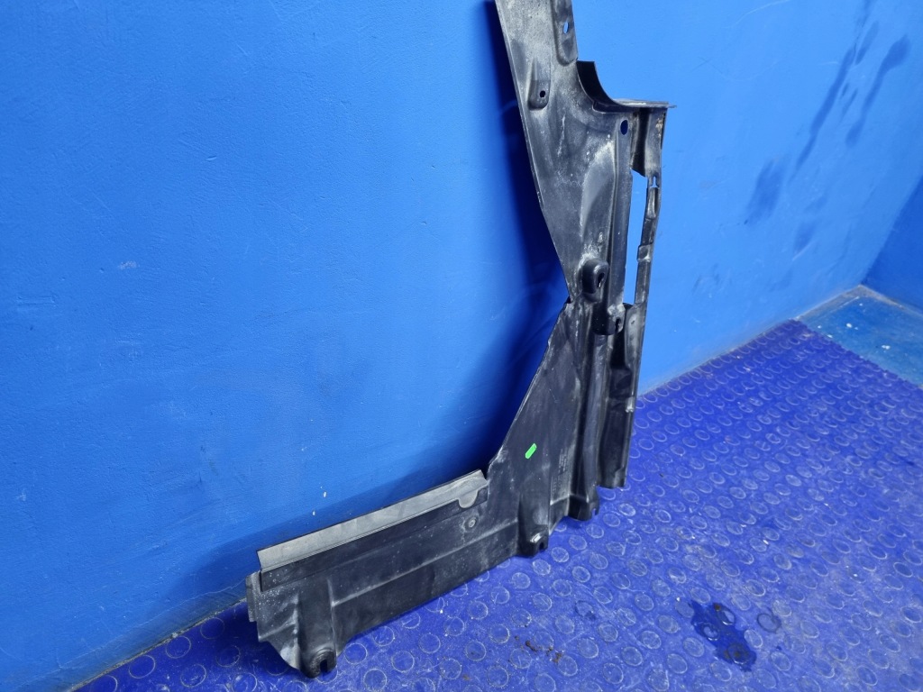 Audi a4 b9 задняя левая накладка подвеска оригинал 8w0825215e Недорого