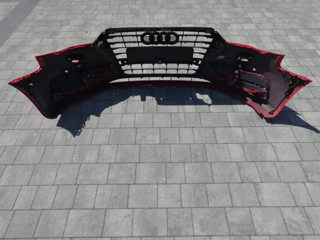 Решітка , бампер, ґрати audi a-3 8v3 дорестайлінг  hb Доставка