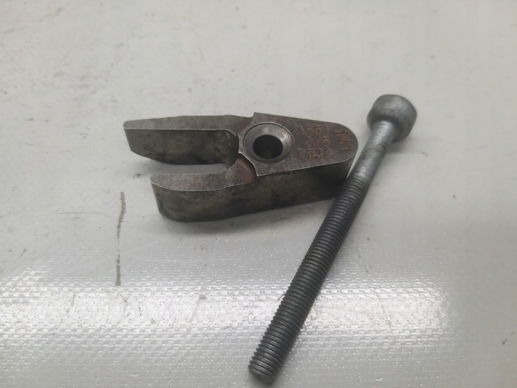 Кронштейн подножка форсунки bosch w205 c220 w212 2.2 cdi 651 a6510160538 Цена