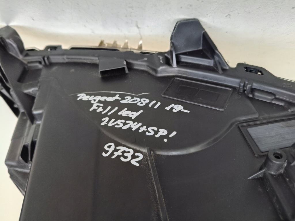 фото №11, Лампа левая фара peugeot 208 ii 19- full led