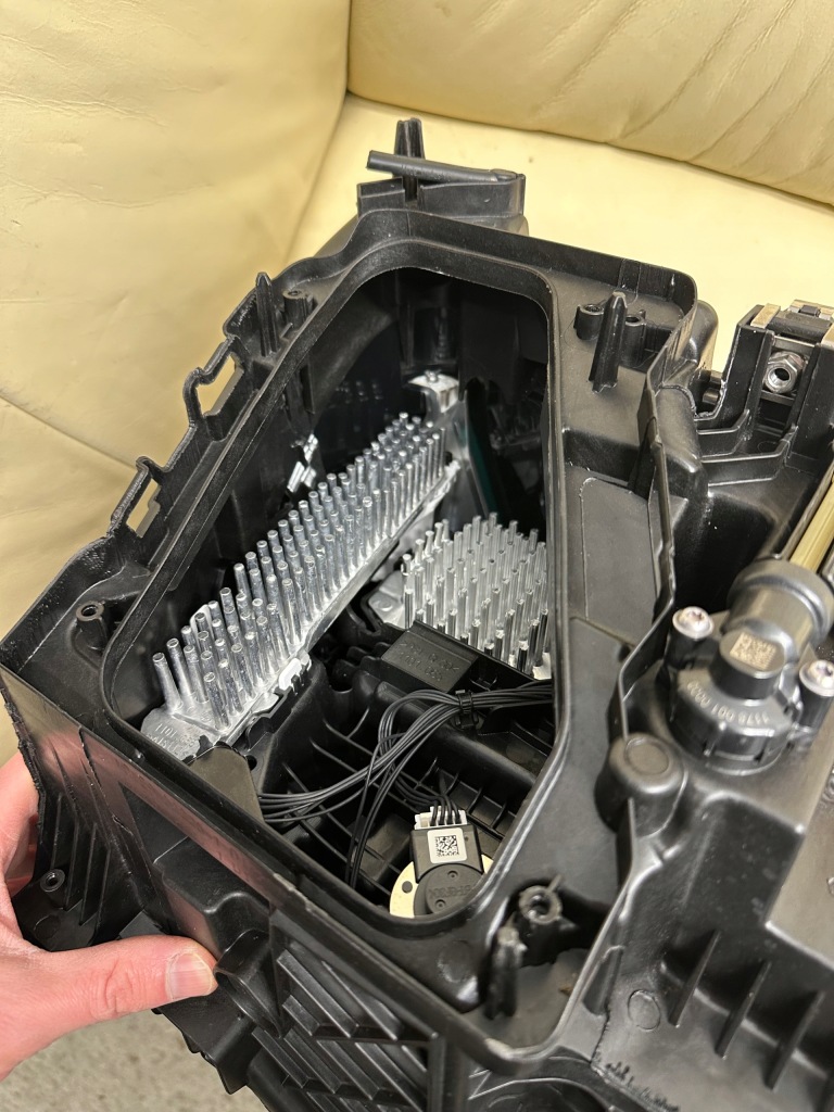 Audi q3 83a ліхтарі  передні full led ліва 83a941033 + правий 83a941034 Ціна