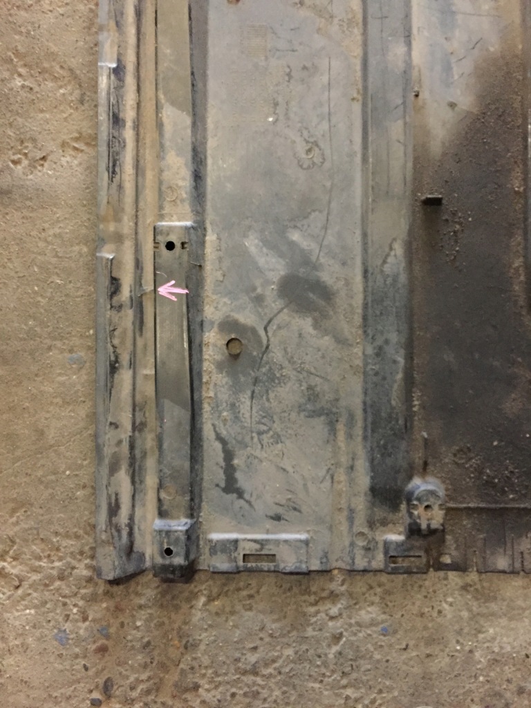 Audi a4 b8 a5 захист плита підлога підвіска ліва Недорого