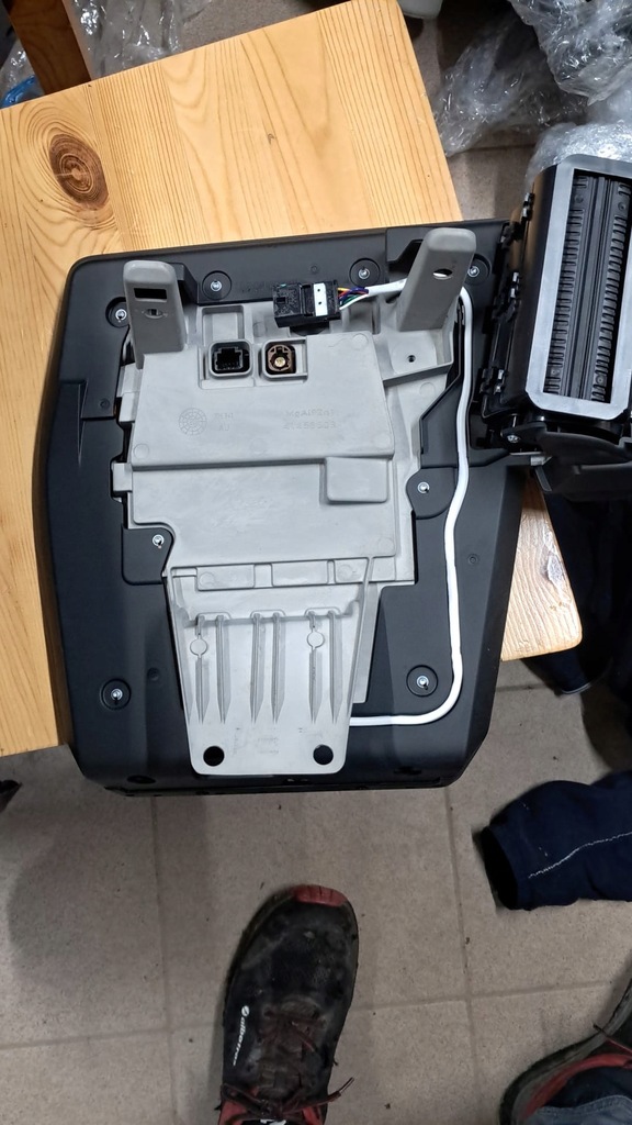 фото №5, Дисплей renault megane v e-tech 680502243r