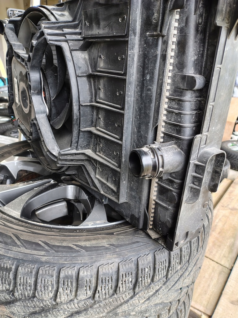 фото №12, Bmw i3 2015.11. капот бампер крила pas передній радіатор лампи