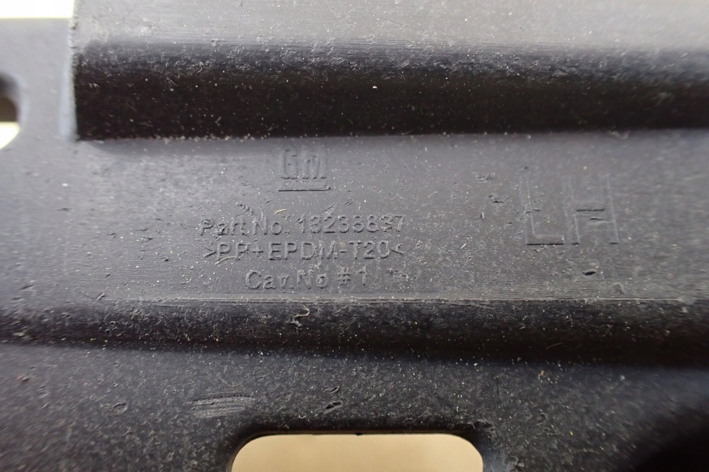 Купить Opel оригинальный номер 13238837 направляющая бампера