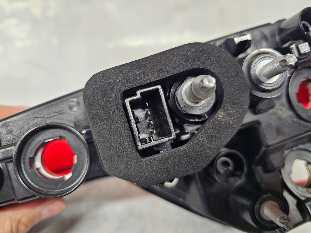 фото №15, Audi a4 b9 kombi 16r лампа левая задняя задняя w крышка 8w9945075