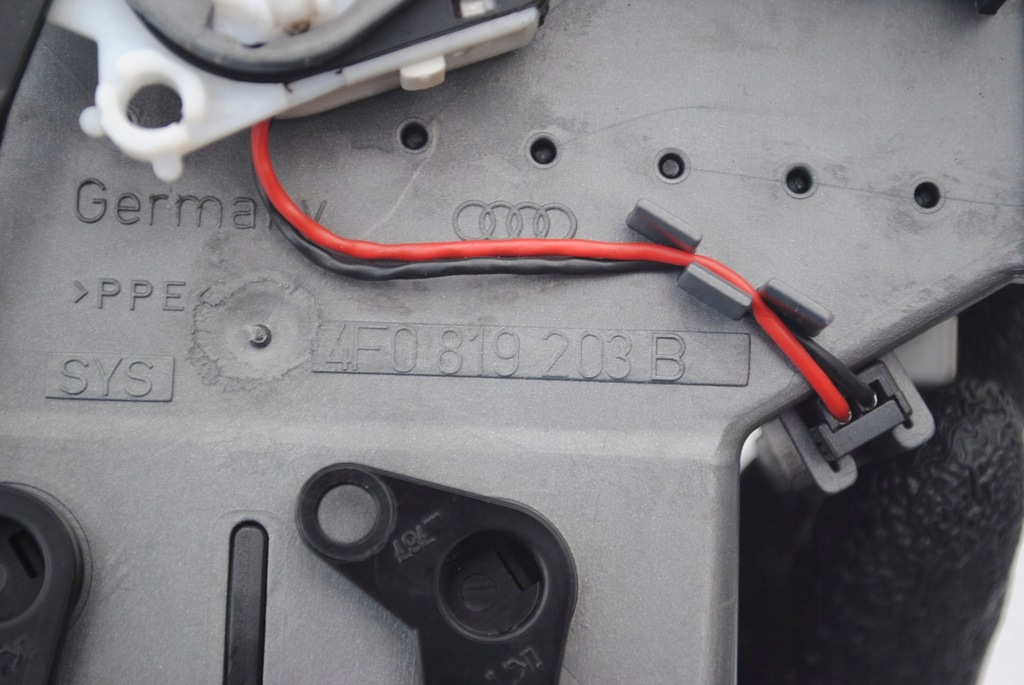 фото №5, Решітка обдув задня середина 4f0819203b audi a6 c6