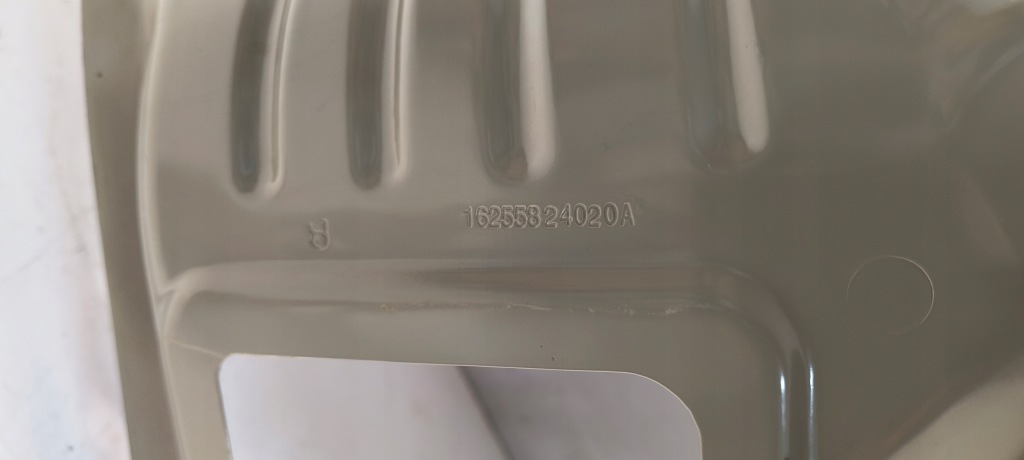 Крыло  правый  задняя обшивка tesla model 3 17- Киев