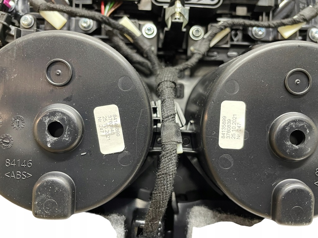 фото №10, Dekor защита + зарядное устройство индукционная туннель средний bmw 7 i7 g70