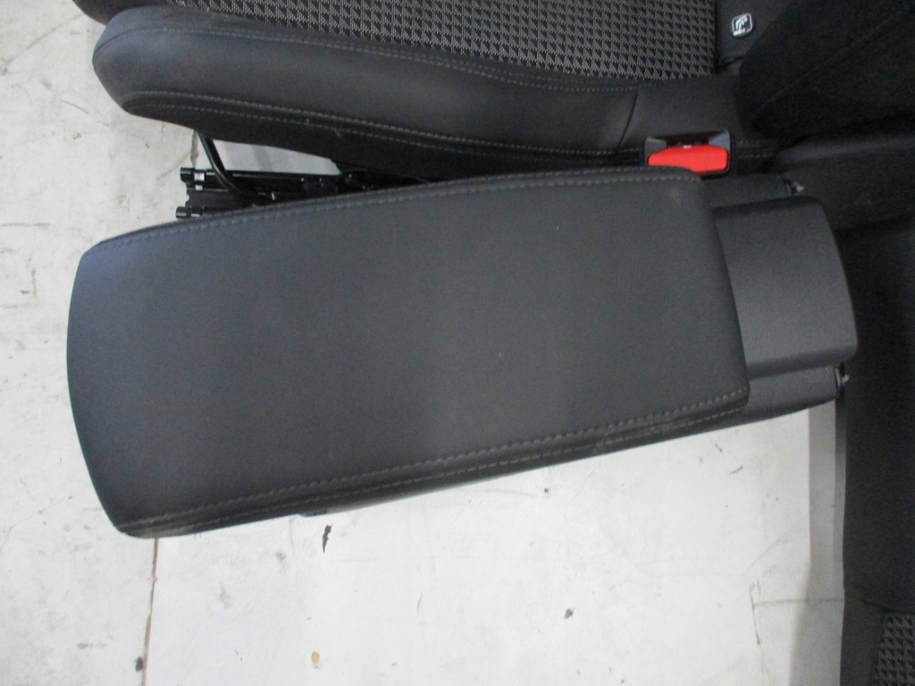 фото №11, Обивка pół кожа сиденья peugeot 2008 ii