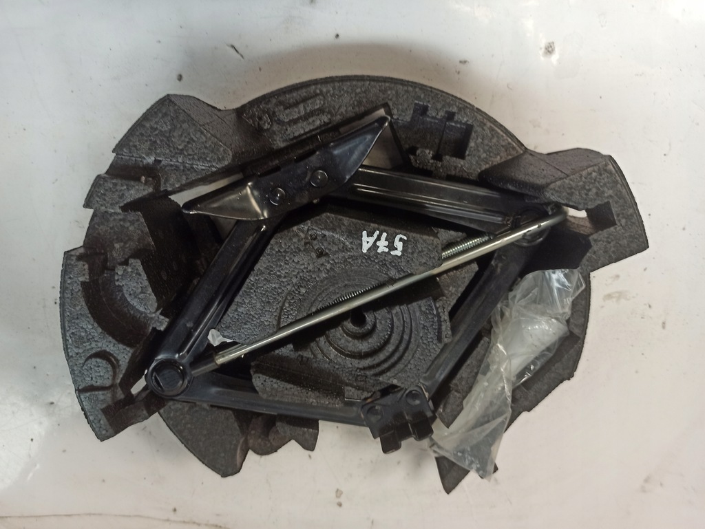 фото №1, Volvo v40 ii пінополістирол вкладиш багажника домкрат 31381882