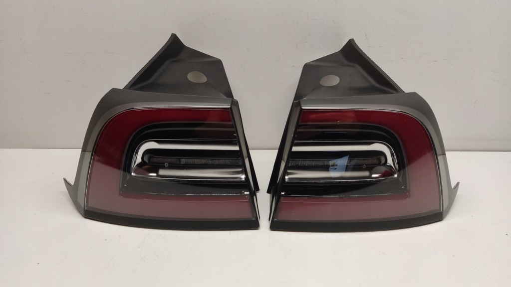 Купить Tesla 3 фара задняя led правый  левая задний