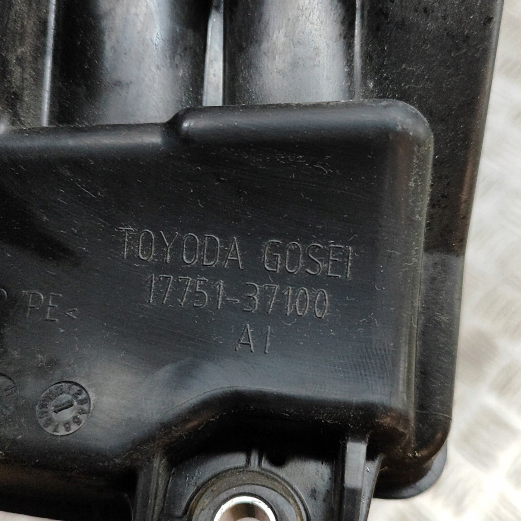 фото №6, Lexus ct 200h 2011 частина труби впуску повітря