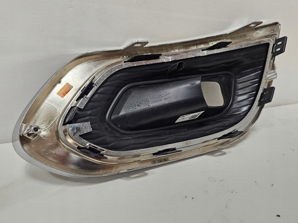 фото №7, Renault оригинальный номер 261a30096r решётка бампера