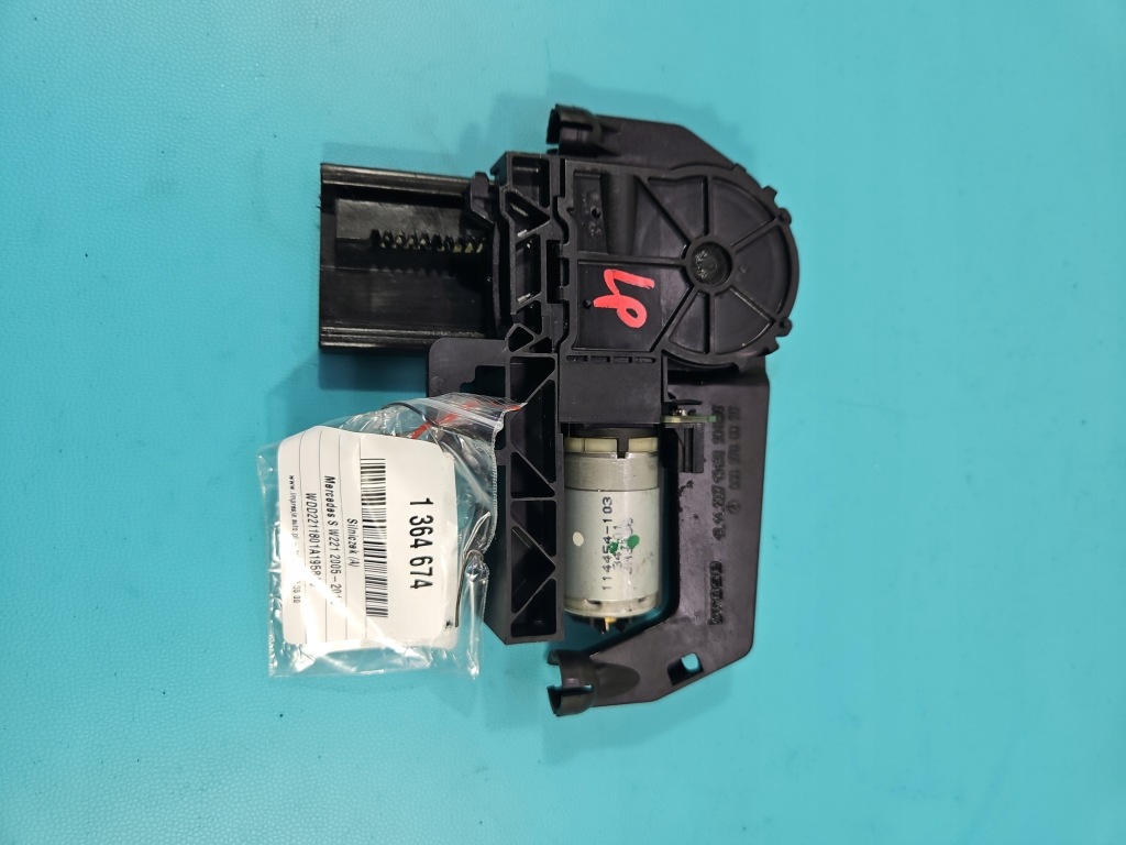 Купить Моторчик подголовник. 4pin mercedes w221