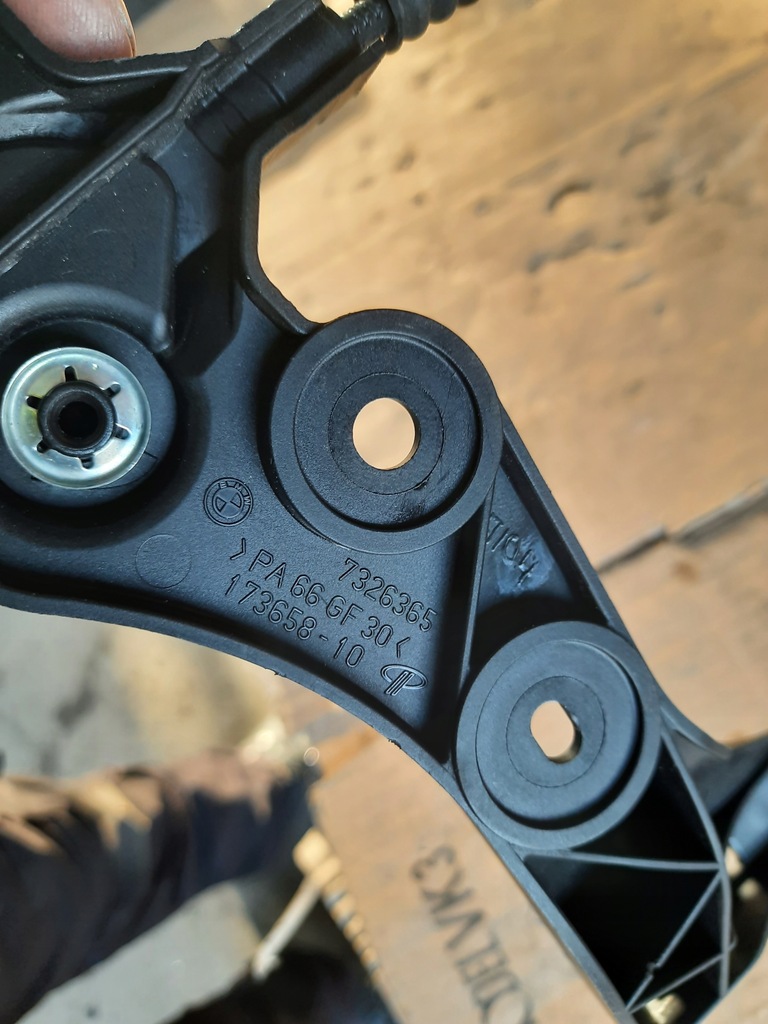 фото №6, Bmw 1 f20 f21 f22 lift 18r. трос открывания капот ручка