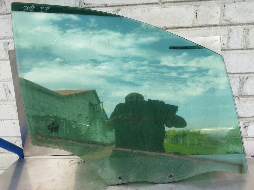 фото №1, Peugeot 2008 i 13- 208 стекло дверь правая перед передняя