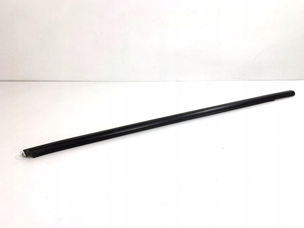 фото №1, Молдинг уплотнитель перед правый hyundai tucson