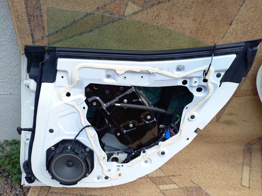 фото №5, Maserati ghibli двері задня праве lerwe з скло повний перламутр