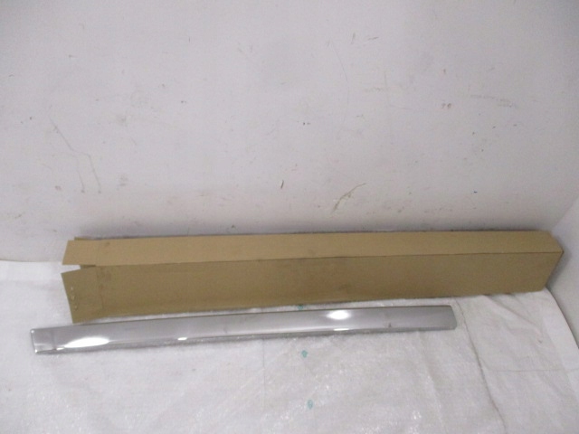 фото №1, Peugeot 2008 молдинг декоративная дверь левых передних