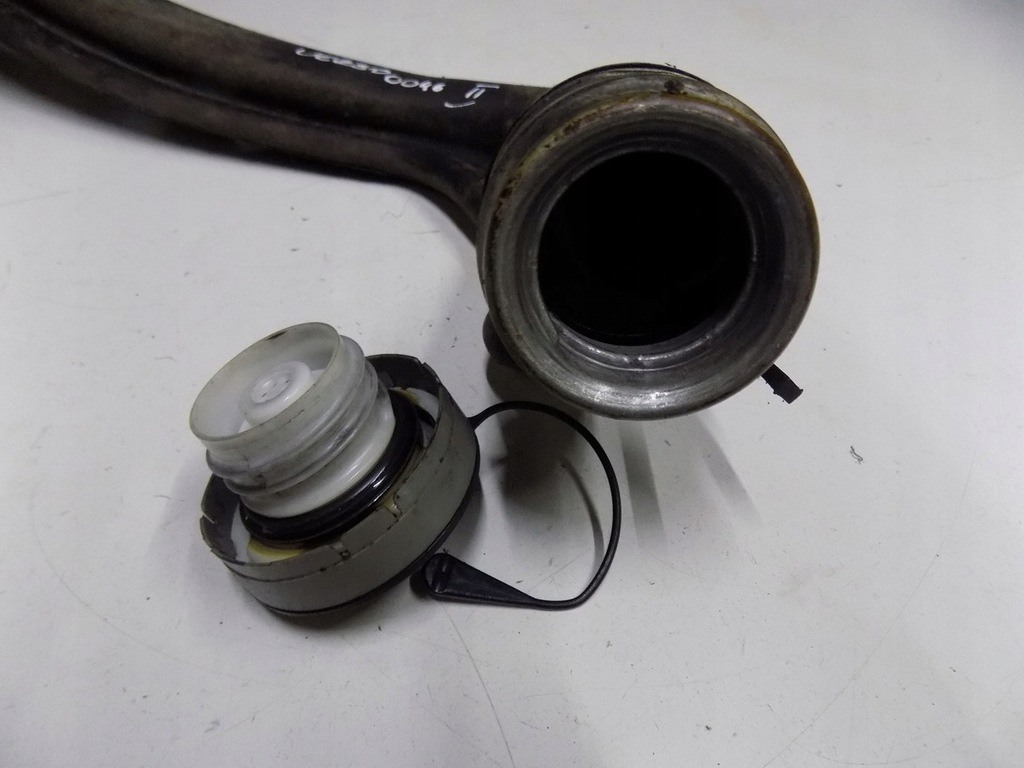 фото №7, Corolla verso ii 2.2 d4d труба заливной топлива