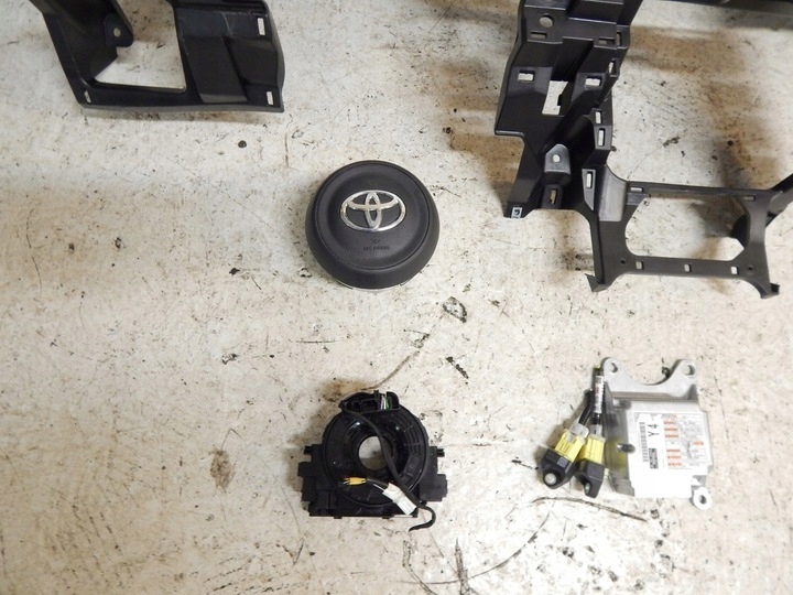 фото №9, Подушки безпеки повітряні панель приладів toyota yaris iv 20-23 консоль подушка безпеки ремені подушка