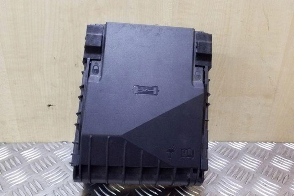 фото №8, Коробка запобіжників vw tiguan 5n_ 1k0937125a 2.0l дизель 103kw 2008