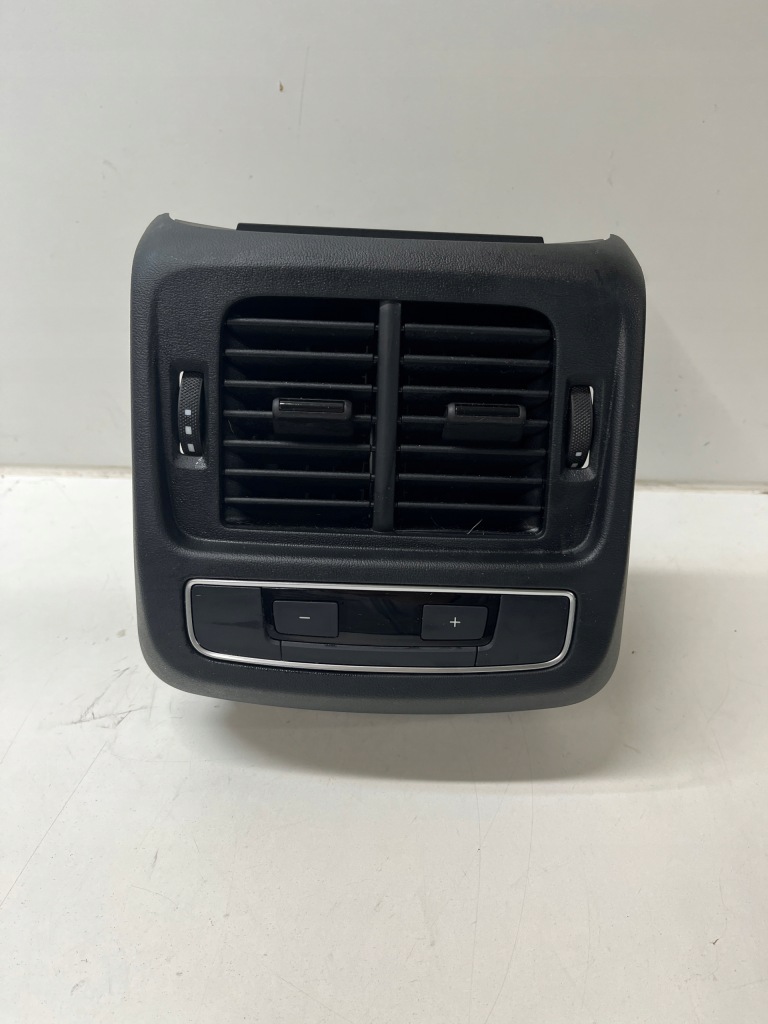 Купить Audi e-tron gt решётка обдув задний  4j3864298