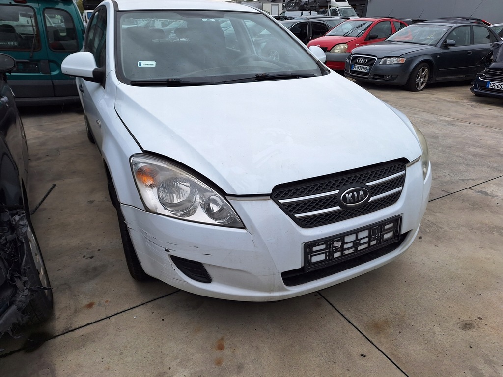 фото №13, Kia ceed 1 i ed скло задня кришка багажника кришка багажника білий wd cee'd 5d hb