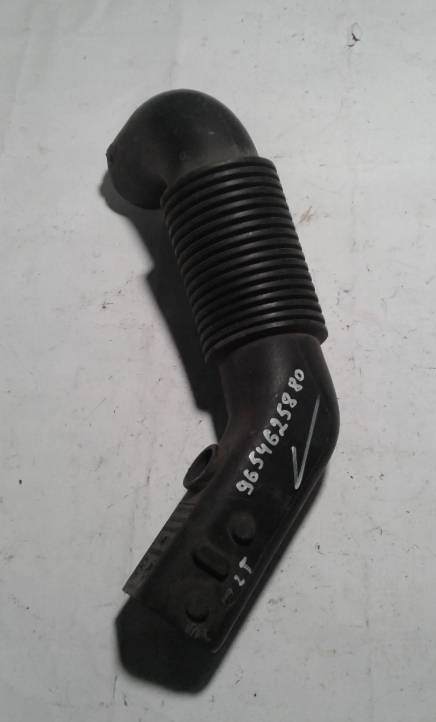 фото №1, Citroen c3 ii 09-16 труба воздуха резонатор 9654625880