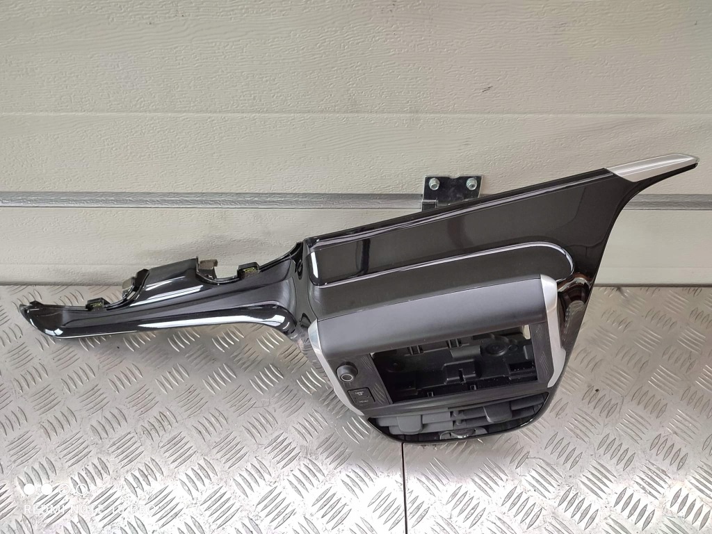 фото №1, Peugeot 208 i панель рамка навигации консоли eu.