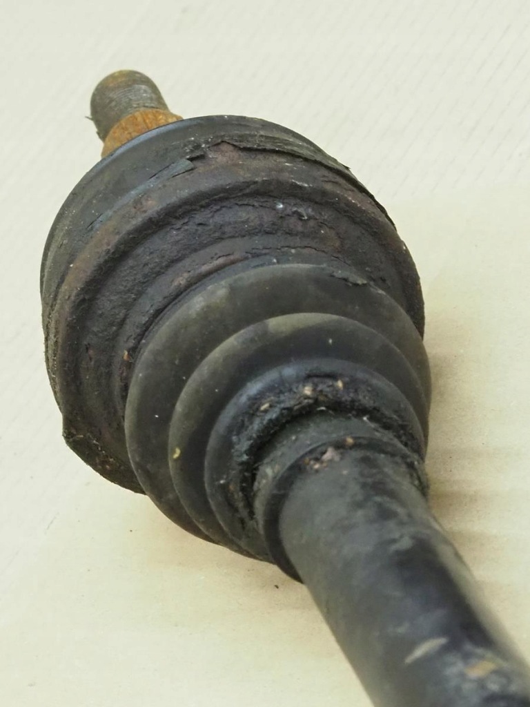 Привідний вал задня права porsche boxster s 987 98733202424 Оригінал