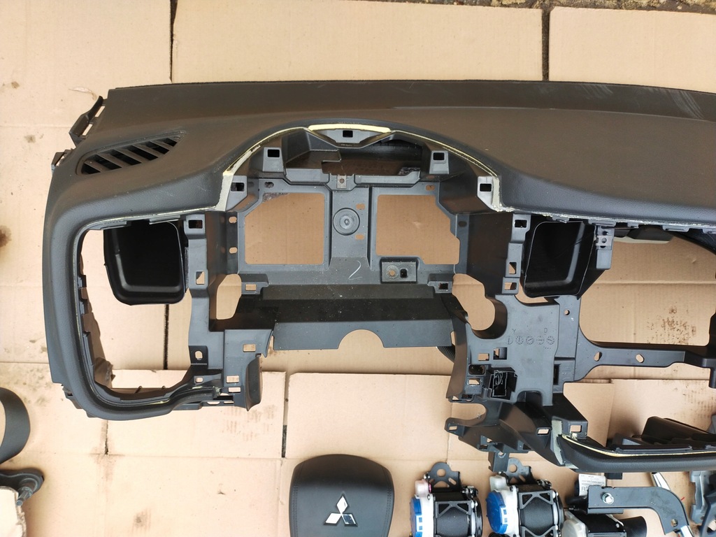 фото №7, Mitsubishi outlander iii консоль панель приладів