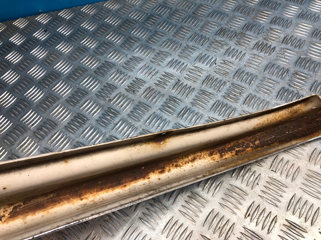 фото №11, Mercedes w108 хром молдинг бампера правий задня кронштейн бампер