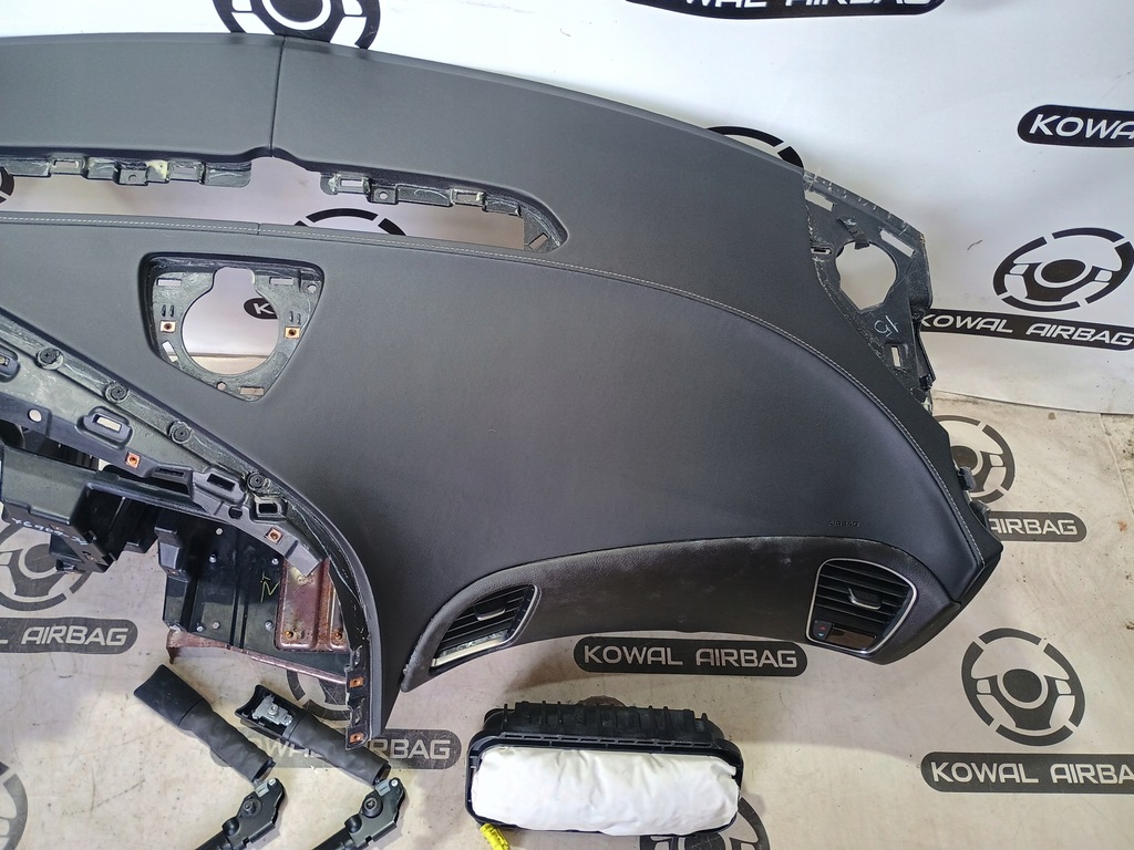 фото №9, Chevrolet corvette c7 шкіра панель приладів консоль подушка безпеки подушки безпеки ремені ремонт