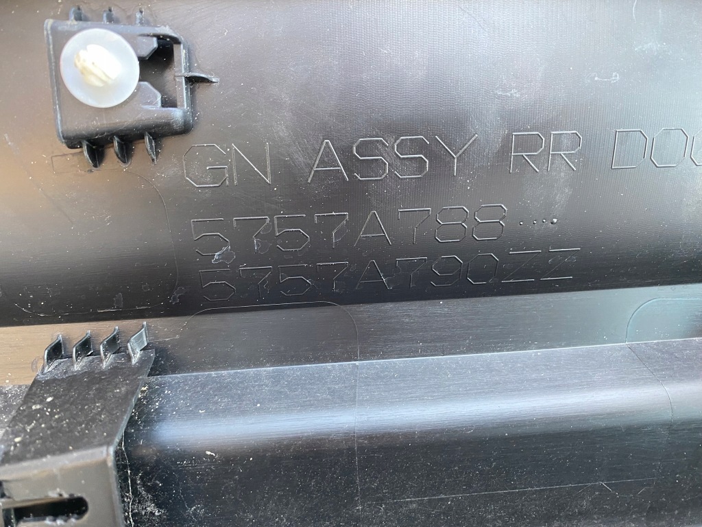 фото №8, Mitsubishi eclipse cross 21- молдинг дверь правая задняя