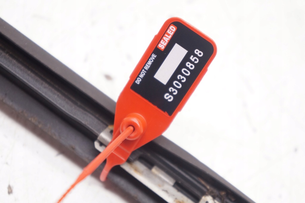 Volvo xc70 2 молдинг скло передньої перед праві правий лобове 30753553 Недорого