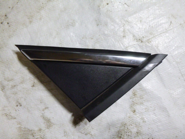 фото №1, Opel crossland x трикутник крила правий