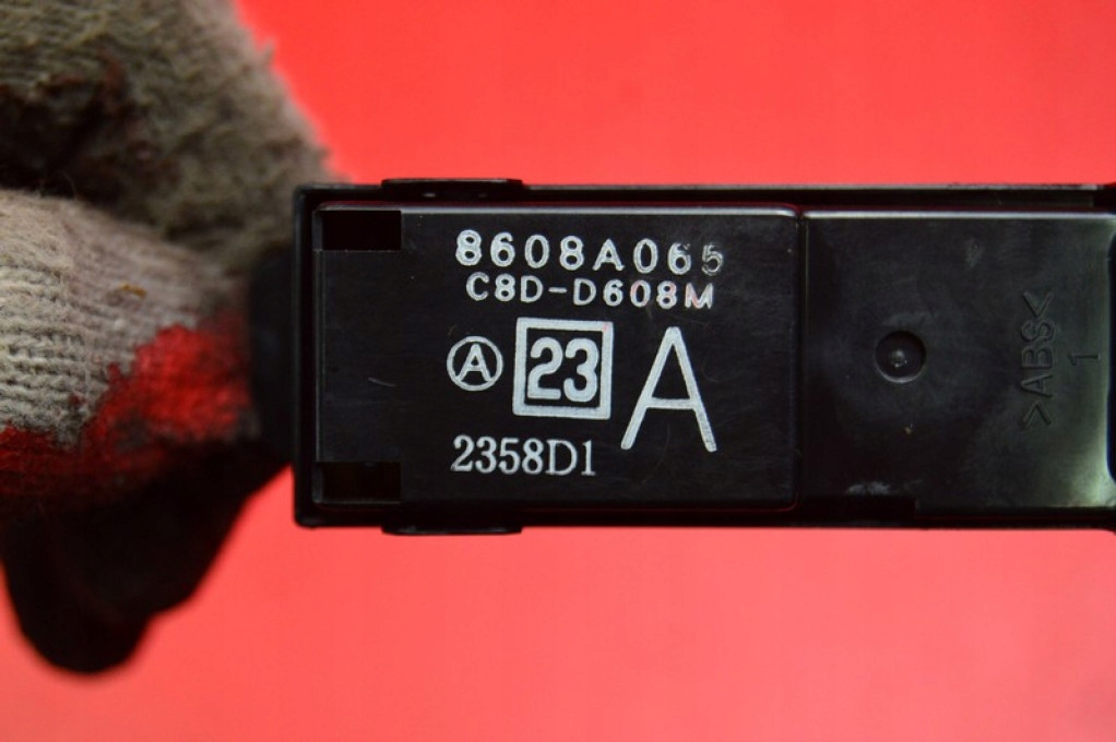 фото №5, Вимикач підйому скло правий перед 8608a065 mitsubishi lancer 8 viii