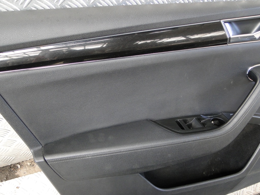 Сидіння шкіра skoda superb 3 3v 3v9 універсал ll&k підігрів електрика пам'ять Недорого