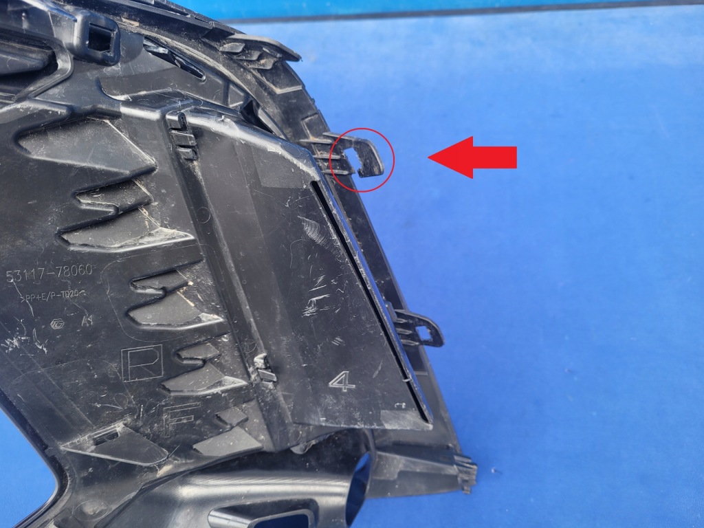 фото №9, Lexus nx nx350h nx450h+ f-sport 21- 2021- решітка права бампера перед